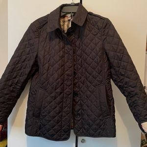 Burberry classic ! Jacket with the infamous Burberry pattern printed on inside.